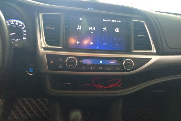 Used Toyota Highlander 2018 2.0T Four-Wheel Drive Prestige Version 7 Seats China VI Standard Audio And AC Panel
