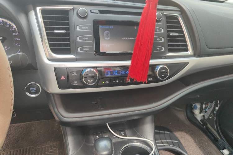 Used Toyota Highlander 2018 2.0T Four-Wheel Drive Luxury Version 7 Seats China VI Standard Audio And AC Panel