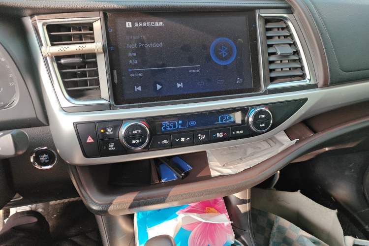 Used Toyota Highlander 2018 2.0T Four-Wheel Drive Prestige Version 7 Seats China VI Standard Audio And AC Panel
