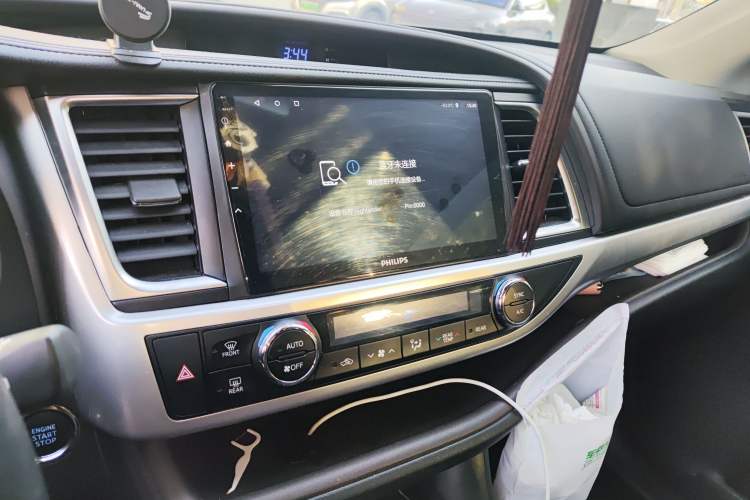 Used Toyota Highlander 2018 2.0T Four-Wheel Drive Luxury Version 7 Seats China VI Standard Audio And AC Panel