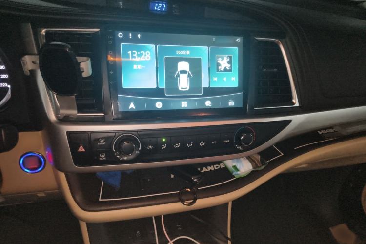 Used Toyota Highlander 2018 2.0T Four-Wheel Drive Elite Edition 7 Seats China VI Standard Audio And AC Panel