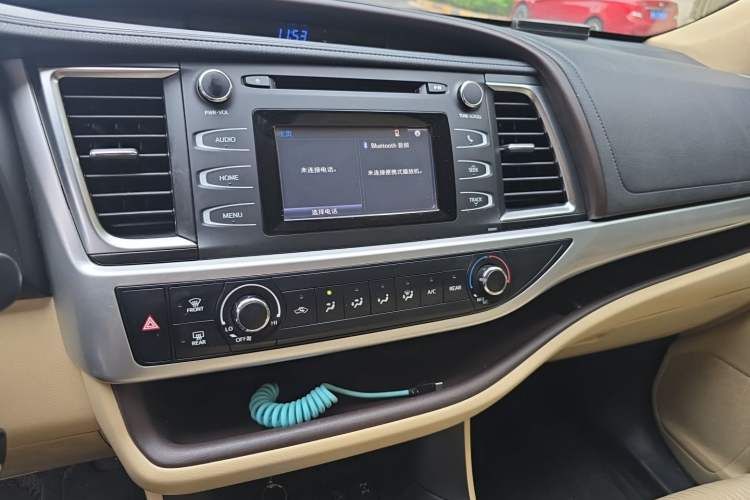 Used Toyota Highlander 2018 2.0T Four-Wheel Drive Elite Edition 7 Seats China VI Standard Audio And AC Panel