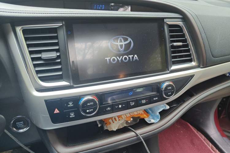 Used Toyota Highlander 2018 2.0T Four-Wheel Drive Prestige Version 7 Seats China VI Standard Audio And AC Panel