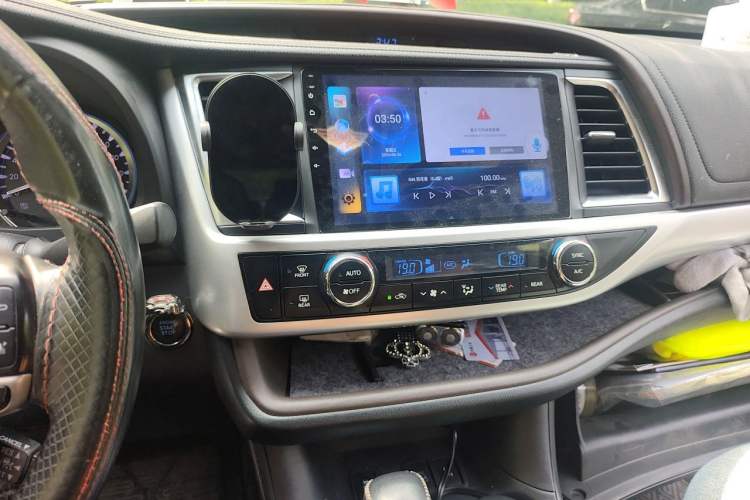 Used Toyota Highlander 2018 2.0T Four-Wheel Drive Luxury Version 7 Seats China VI Standard Audio And AC Panel