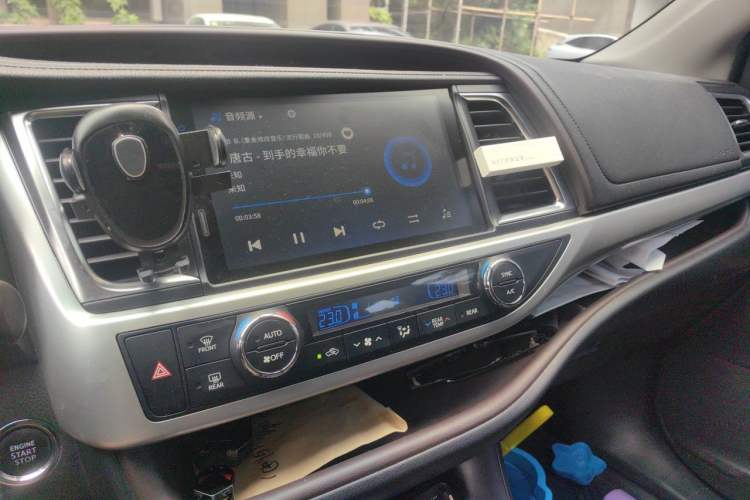 Used Toyota Highlander 2018 2.0T Four-Wheel Drive Prestige Version 7 Seats China VI Standard Audio And AC Panel