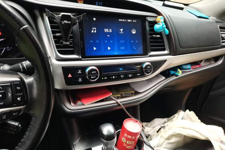 Used Toyota Highlander 2018 2.0T Four-Wheel Drive Prestige Version 7 Seats China V Emission Standard Audio And AC Panel