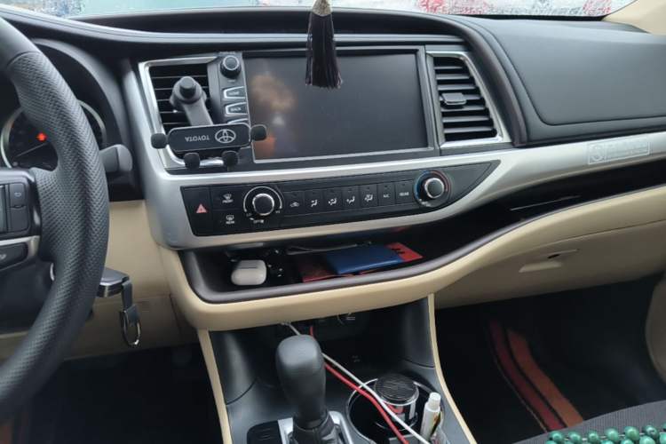 Used Toyota Highlander 2018 2.0T Four-Wheel Drive Elite Edition 7 Seats China VI Standard Audio And AC Panel
