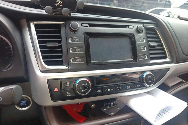 Used Toyota Highlander 2018 2.0T Four-Wheel Drive Luxury Version 7 Seats China VI Standard Audio And AC Panel