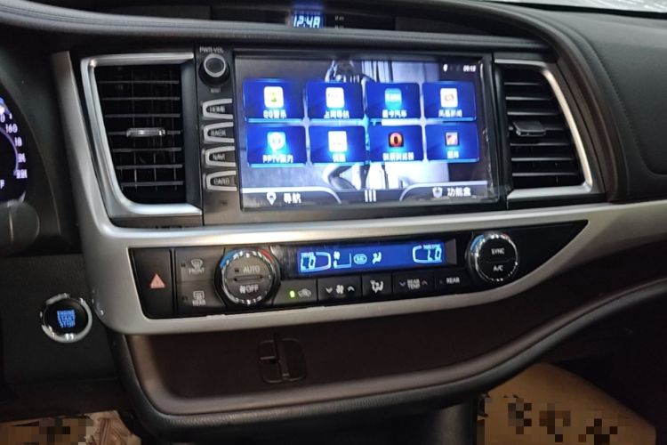 Used Toyota Highlander 2018 2.0T Four-Wheel Drive Luxury Version 7 Seats China VI Standard Audio And AC Panel