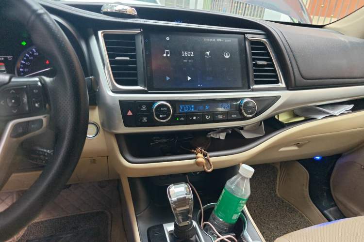 Used Toyota Highlander 2018 2.0T Four-Wheel Drive Prestige Version 7 Seats China V Emission Standard Audio And AC Panel