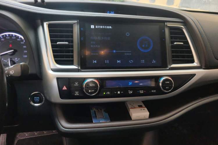 Used Toyota Highlander 2018 2.0T Four-Wheel Drive Prestige Version 7 Seats China VI Standard Audio And AC Panel