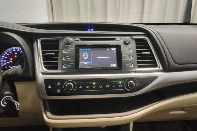 Used Toyota Highlander 2018 2.0T Two-Wheel Drive Elite Edition 5 Seats Emission Standard China V Audio And AC Panel