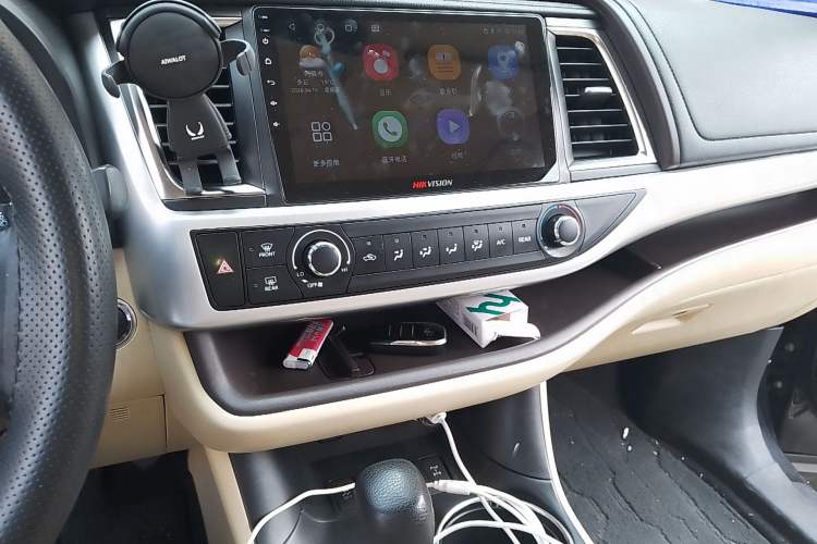 Used Toyota Highlander 2018 2.0T Four-Wheel Drive Elite Edition 7 Seats China V Standard Audio And AC Panel