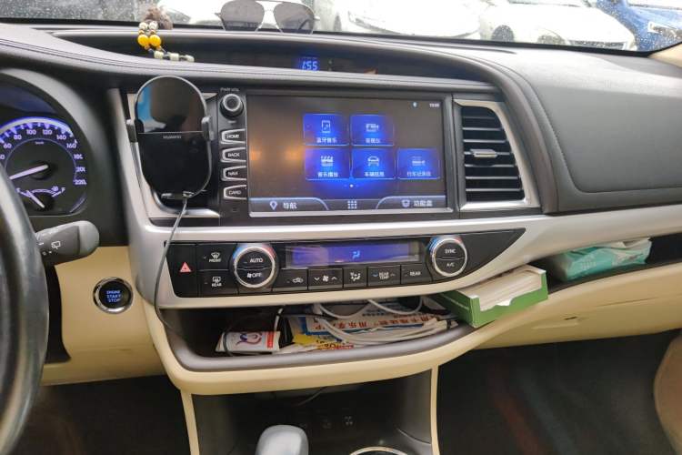 Used Toyota Highlander 2018 2.0T Four-Wheel Drive Luxury Version 7 Seats China VI Standard Audio And AC Panel