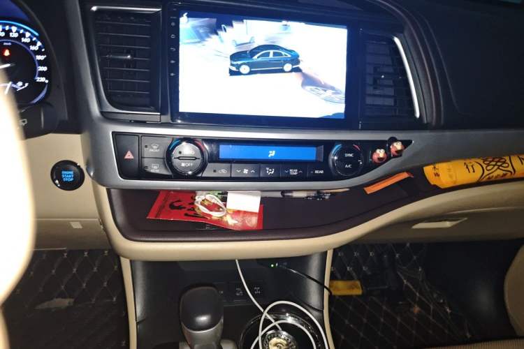 Used Toyota Highlander 2018 2.0T Four-Wheel Drive Luxury Version 7 Seats China VI Standard Audio And AC Panel