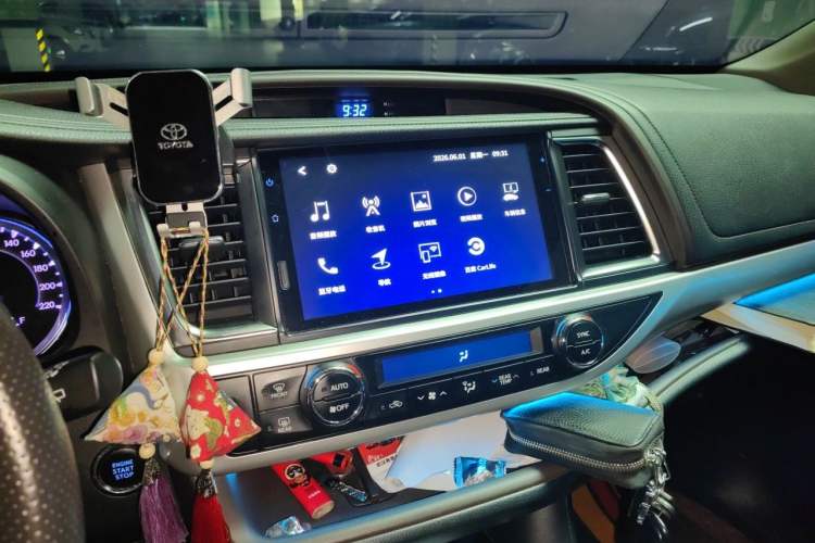 Used Toyota Highlander 2018 2.0T Four-Wheel Drive Prestige Version 7 Seats China V Emission Standard Audio And AC Panel