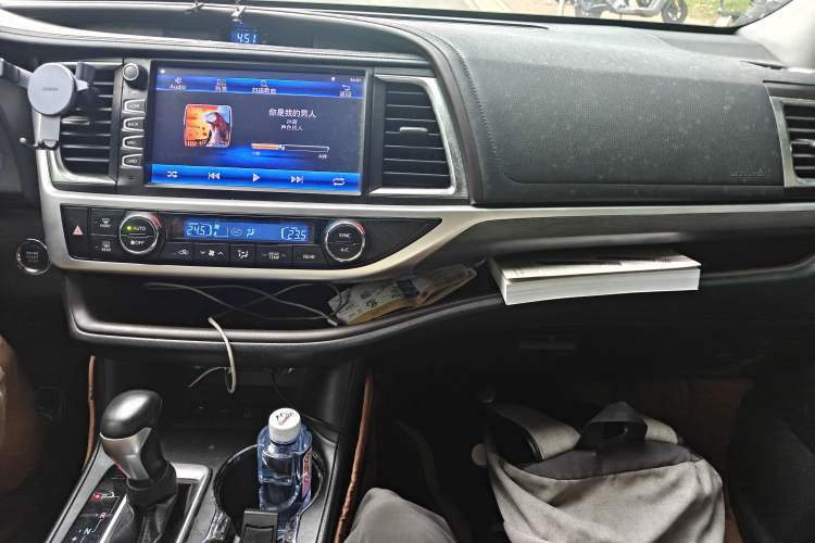Used Toyota Highlander 2018 2.0T Four-Wheel Drive Knight Edition 7 Seats China VI Standard Audio And AC Panel