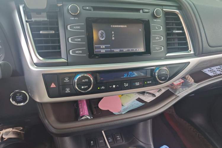 Used Toyota Highlander 2018 2.0T Four-Wheel Drive Luxury Version 7 Seats China VI Standard Audio And AC Panel