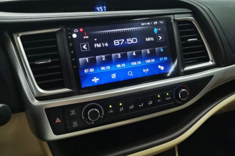 Used Toyota Highlander 2018 2.0T Two-Wheel Drive Elite Version 5 Seats China VI Standard Audio And AC Panel