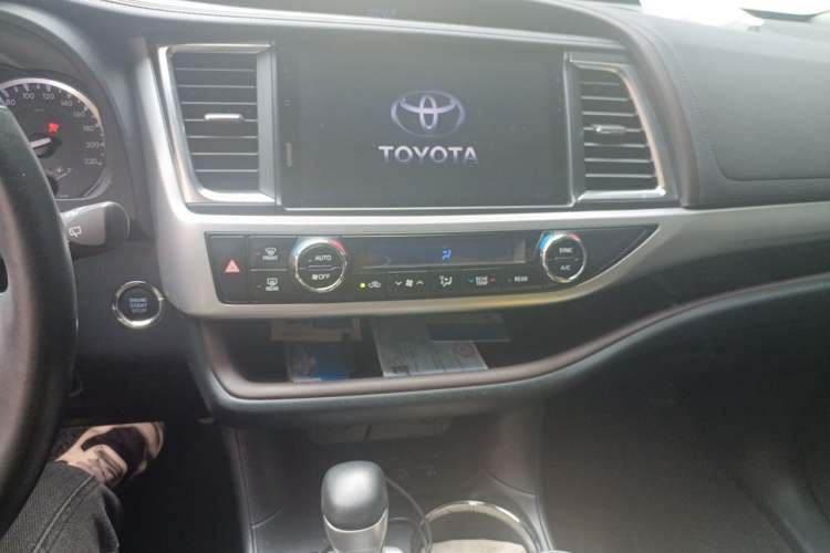 Used Toyota Highlander 2018 2.0T Four-Wheel Drive Prestige Version 7 Seats China VI Standard Audio And AC Panel