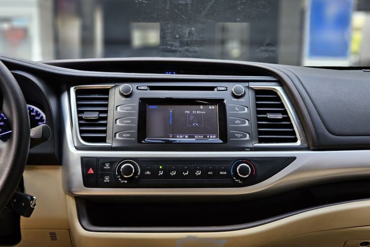 Used Toyota Highlander 2018 2.0T Two-Wheel Drive Elite Edition 5 Seats Emission Standard China V Audio And AC Panel
