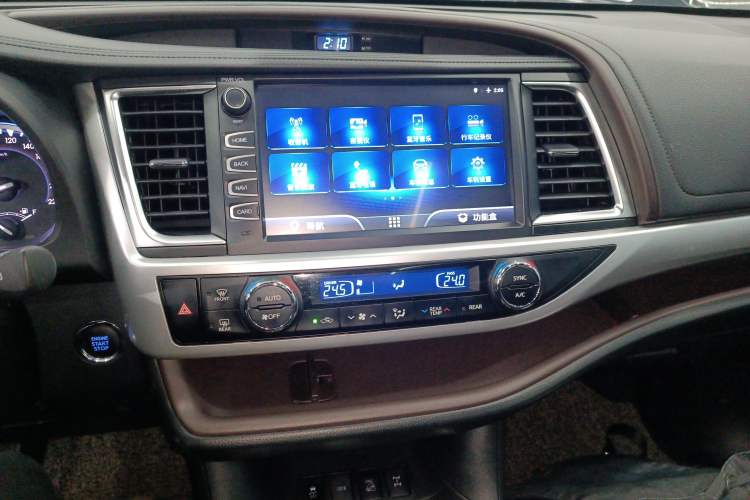 Used Toyota Highlander 2018 2.0T Four-Wheel Drive Luxury Version 7 Seats China VI Standard Audio And AC Panel