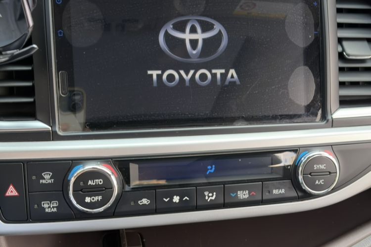 Used Toyota Highlander 2018 2.0T Four-Wheel Drive Supreme Edition 7-Seater China VI Audio And AC Panel