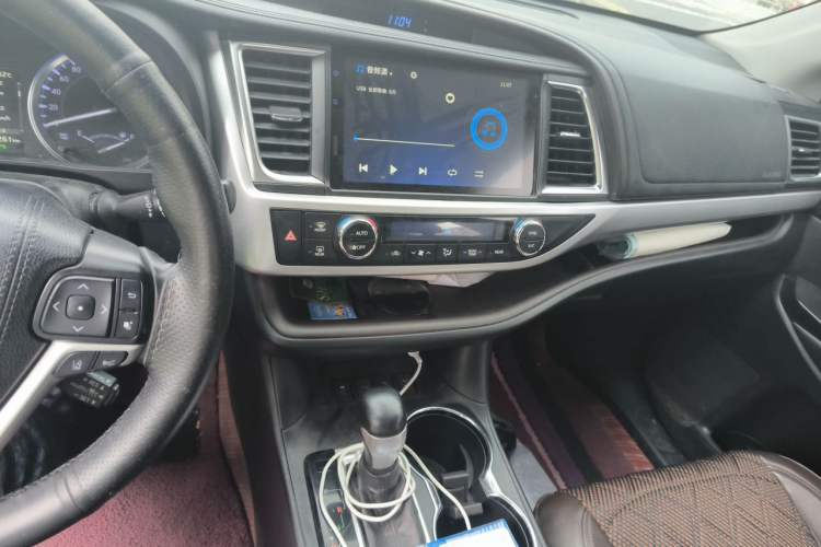 Used Toyota Highlander 2018 2.0T Four-Wheel Drive Prestige Version 7 Seats China VI Standard Audio And AC Panel