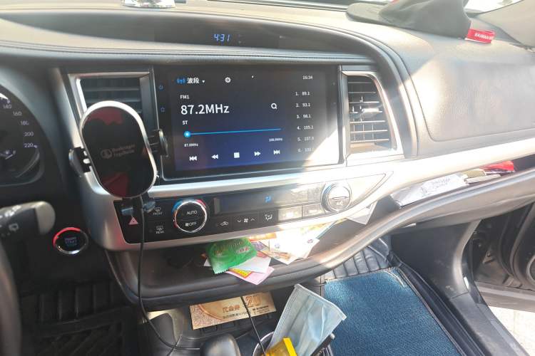 Used Toyota Highlander 2018 2.0T Four-Wheel Drive Luxury Version 7 Seats China VI Standard Audio And AC Panel