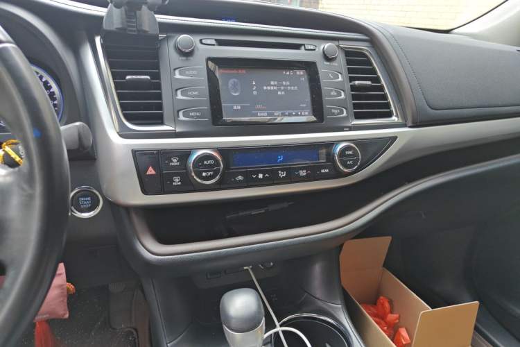 Used Toyota Highlander 2018 2.0T Four-Wheel Drive Luxury Version 7 Seats China VI Standard Audio And AC Panel