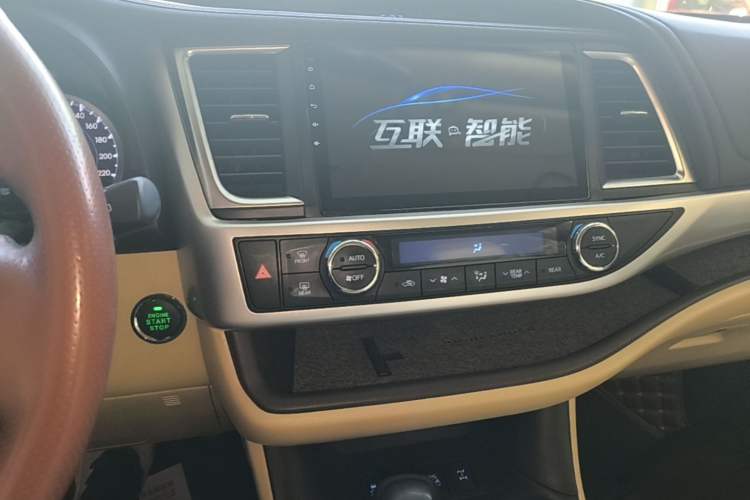 Used Toyota Highlander 2018 2.0T Four-Wheel Drive Elite Edition 7 Seats China VI Standard Audio And AC Panel