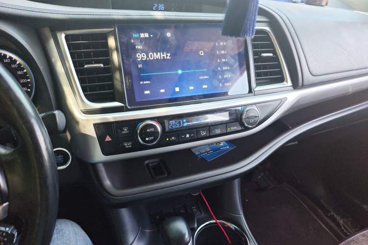 Used Toyota Highlander 2018 2.0T Four-Wheel Drive Supreme Edition 7-Seater China VI Audio And AC Panel