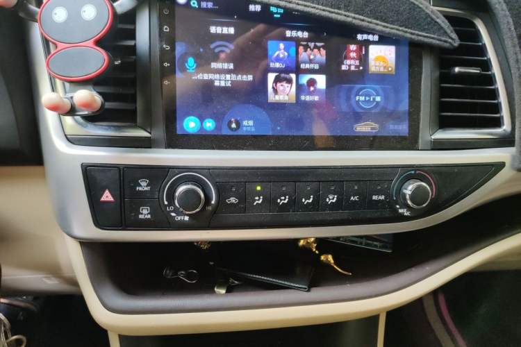Used Toyota Highlander 2018 2.0T Two-Wheel Drive Elite Version 5 Seats China VI Standard Audio And AC Panel