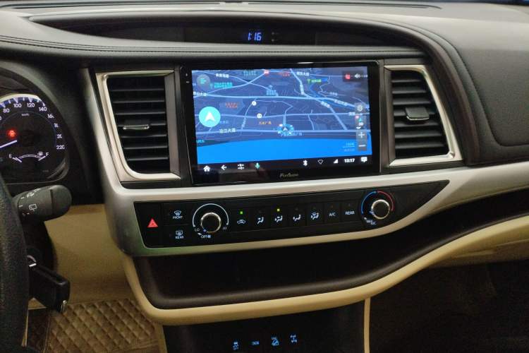 Used Toyota Highlander 2018 2.0T Four-Wheel Drive Elite Edition 7 Seats China V Standard Audio And AC Panel