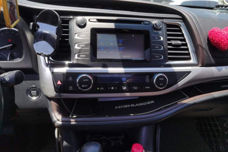 Used Toyota Highlander 2018 2.0T Four-Wheel Drive Luxury Edition 7 Seats China V Emission Standard Audio And AC Panel
