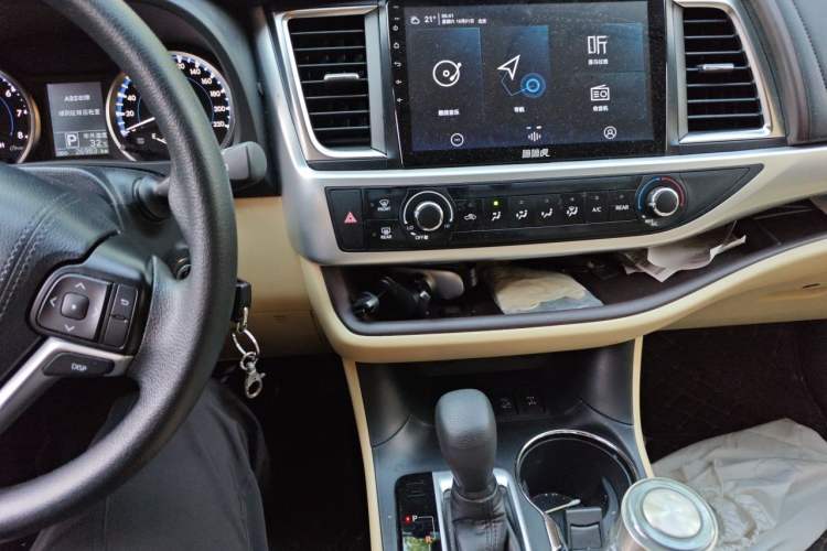 Used Toyota Highlander 2018 2.0T Four-Wheel Drive Elite Edition 7 Seats China VI Standard Audio And AC Panel