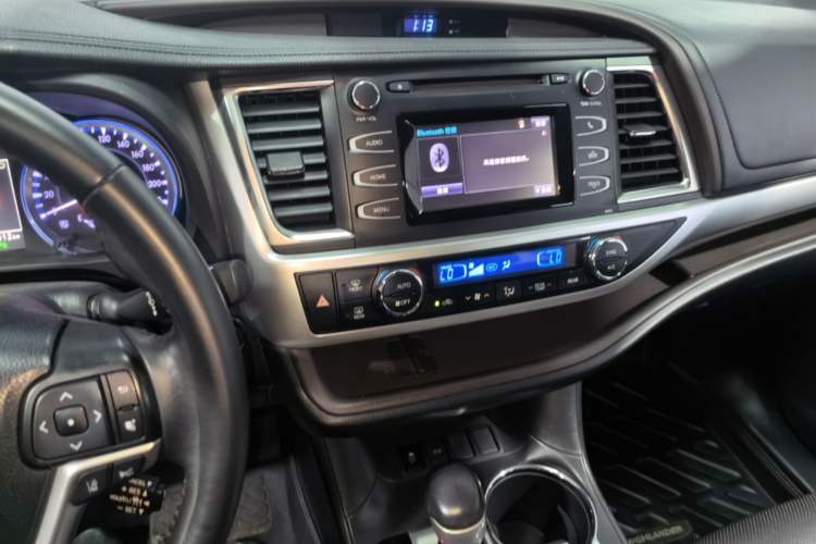 Used Toyota Highlander 2018 2.0T Two-Wheel-Drive Luxury Edition 7 Seats Emission Standard China V Audio And AC Panel