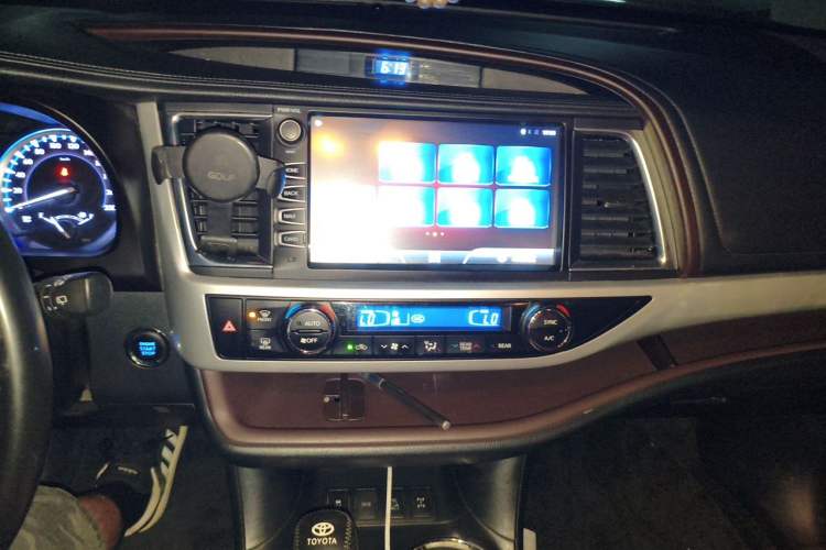 Used Toyota Highlander 2018 2.0T Four-Wheel Drive Prestige Version 7 Seats China V Emission Standard Audio And AC Panel