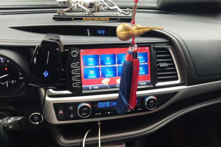 Used Toyota Highlander 2018 2.0T Four-Wheel Drive Luxury Version 7 Seats China VI Standard Audio And AC Panel