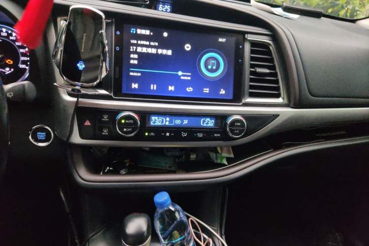 Used Toyota Highlander 2018 2.0T Four-Wheel Drive Prestige Version 7 Seats China V Emission Standard Audio And AC Panel