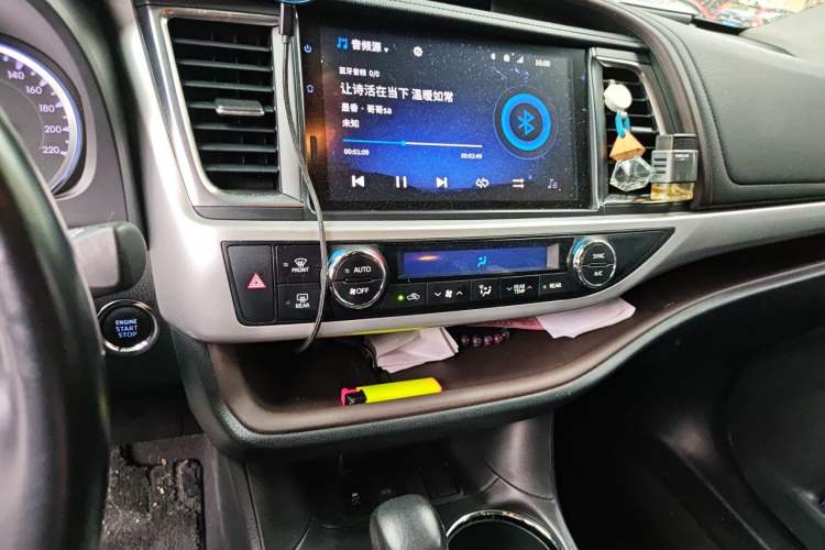 Used Toyota Highlander 2018 2.0T Two-Wheel-Drive Luxury Edition 7 Seats Emission Standard China V Audio And AC Panel