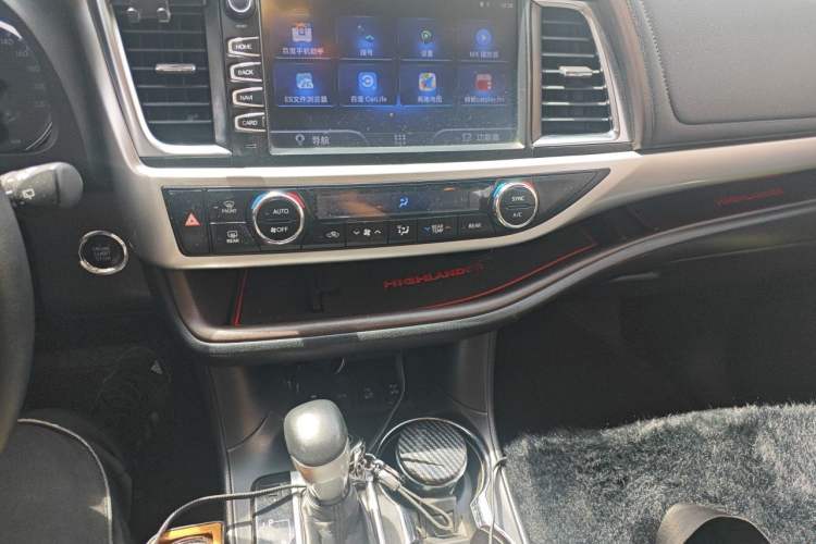 Used Toyota Highlander 2018 2.0T Four-Wheel Drive Luxury Version 7 Seats China VI Standard Audio And AC Panel
