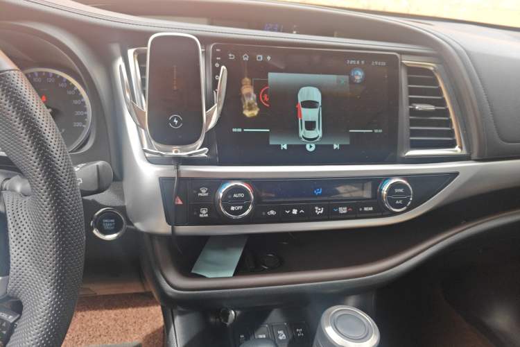 Used Toyota Highlander 2018 2.0T Four-Wheel Drive Luxury Edition 7 Seats China V Emission Standard Audio And AC Panel