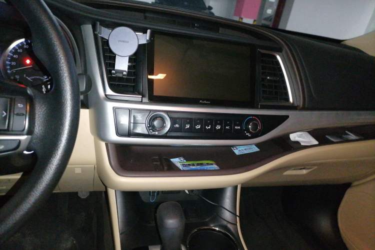 Used Toyota Highlander 2018 2.0T Two-Wheel Drive Elite Version 5 Seats China VI Standard Audio And AC Panel