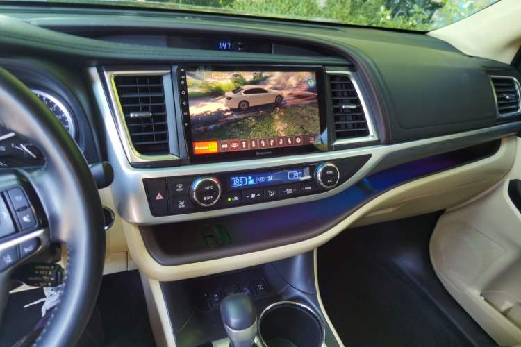 Used Toyota Highlander 2018 2.0T Four-Wheel Drive Luxury Version 7 Seats China VI Standard Audio And AC Panel