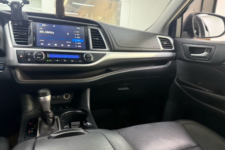 Used Toyota Highlander 2018 2.0T Four-Wheel Drive Prestige Version 7 Seats China VI Standard Audio And AC Panel
