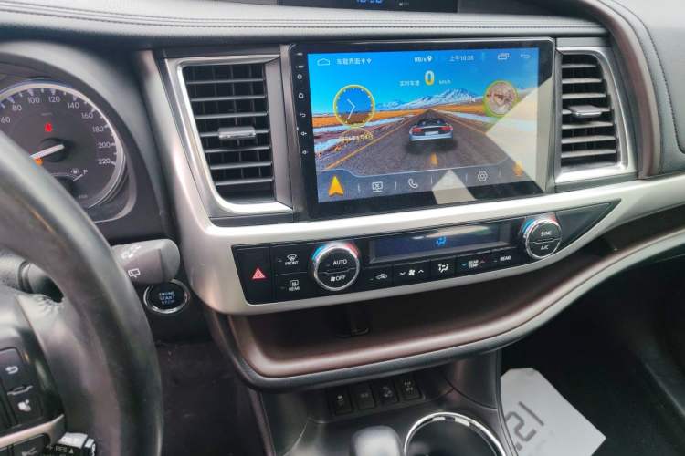 Used Toyota Highlander 2018 2.0T Four-Wheel Drive Luxury Version 7 Seats China VI Standard Audio And AC Panel