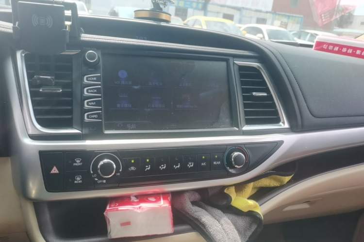 Used Toyota Highlander 2018 2.0T Two-Wheel Drive Elite Edition 7 Seats China VI Standard Audio And AC Panel