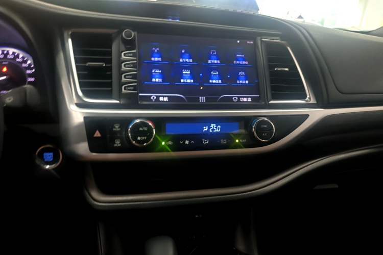 Used Toyota Highlander 2018 2.0T Four-Wheel Drive Knight Edition 7 Seats China VI Standard Audio And AC Panel