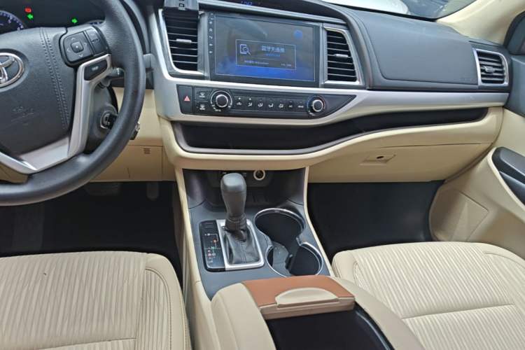 Used Toyota Highlander 2018 2.0T Two-Wheel Drive Elite Edition 5 Seats Emission Standard China V Audio And AC Panel